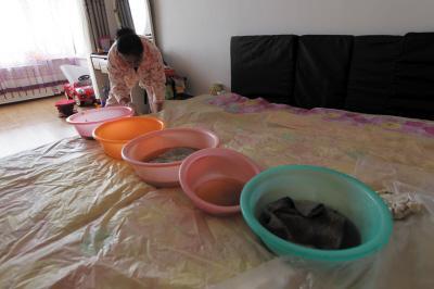 清水楼上漏水，住户失联，小区没物管，业主维权难！律师来支招……